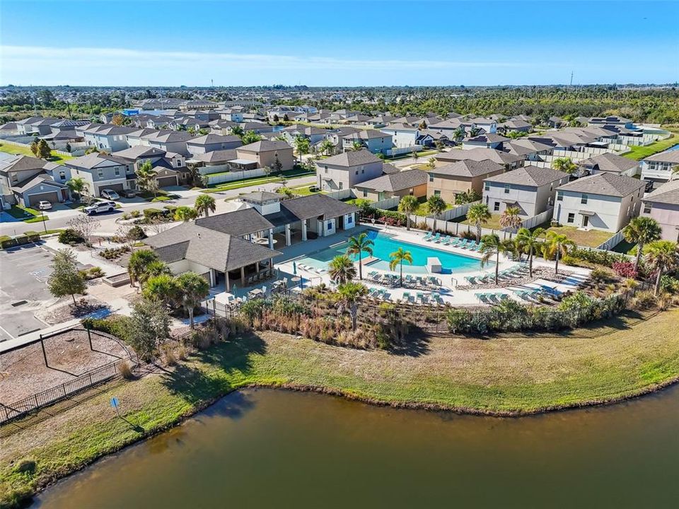 На продажу: $339,900 (4 спален, 2 ванн, 1914 Квадратных фут)