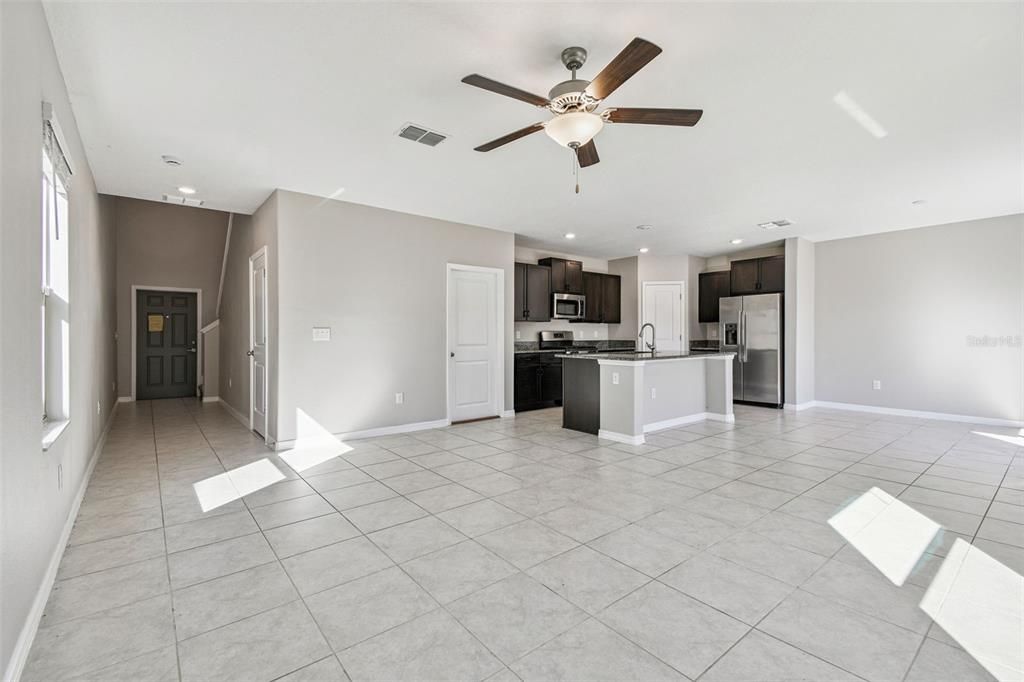 На продажу: $339,900 (4 спален, 2 ванн, 1914 Квадратных фут)