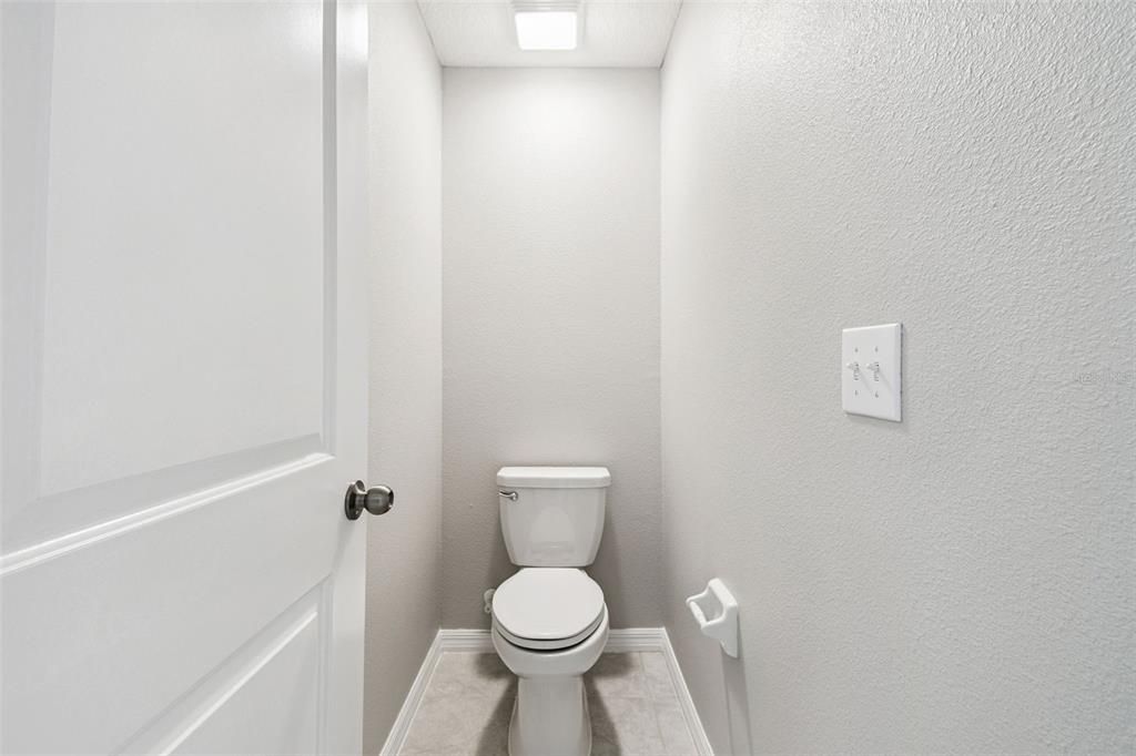 На продажу: $339,900 (4 спален, 2 ванн, 1914 Квадратных фут)