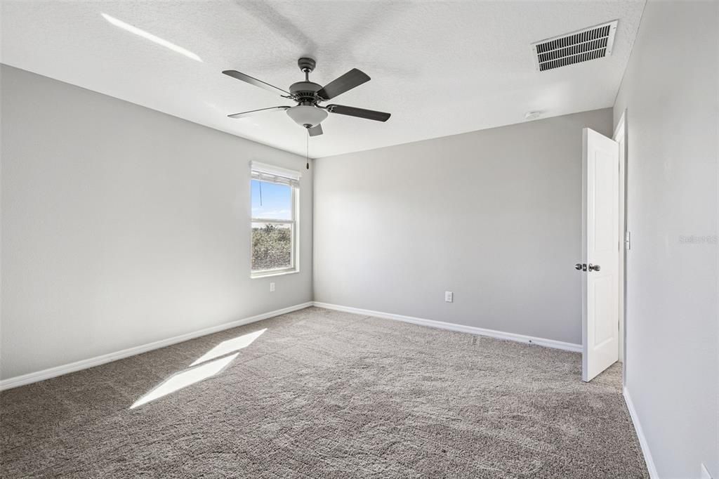 На продажу: $339,900 (4 спален, 2 ванн, 1914 Квадратных фут)