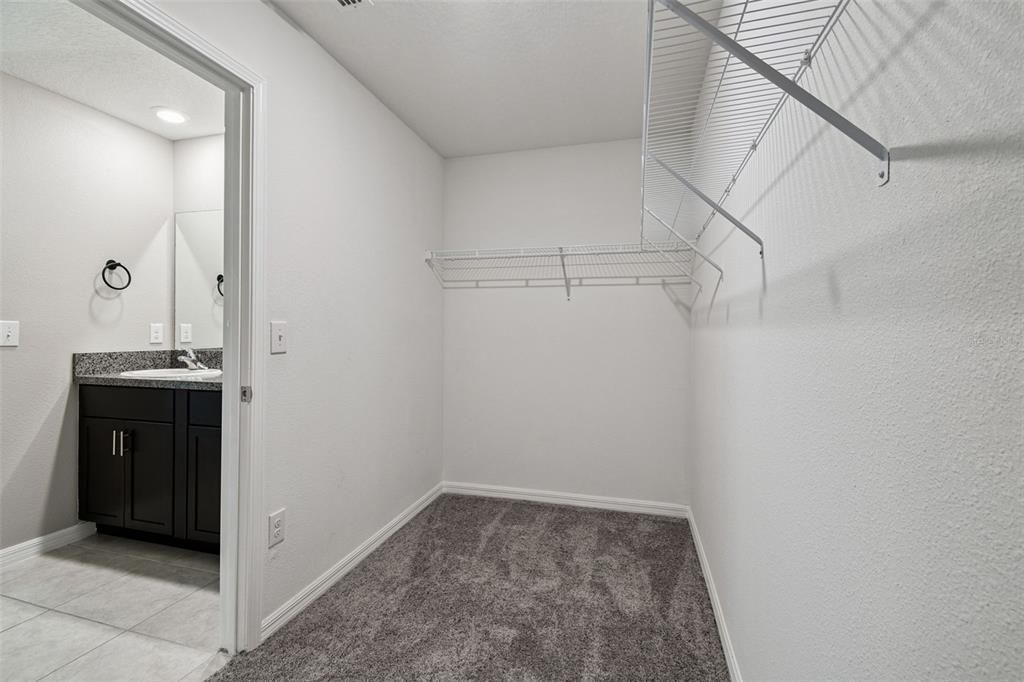 На продажу: $339,900 (4 спален, 2 ванн, 1914 Квадратных фут)