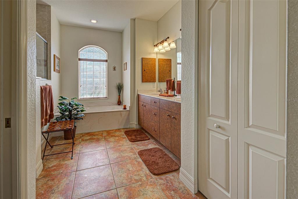 For Sale: $635,000 (3 beds, 2 baths, 2349 Square Feet)