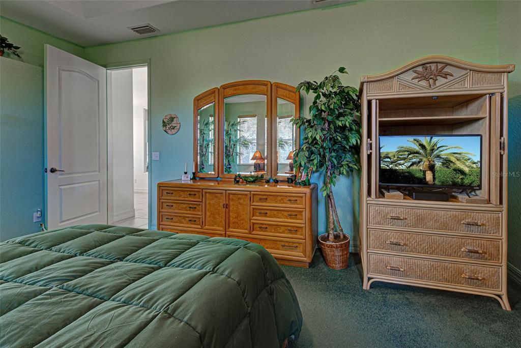 For Sale: $635,000 (3 beds, 2 baths, 2349 Square Feet)