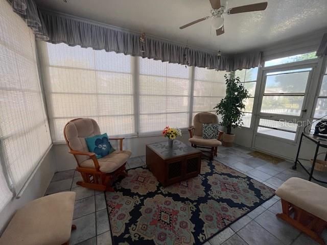 For Rent: $2,200 (3 beds, 2 baths, 1285 Square Feet)