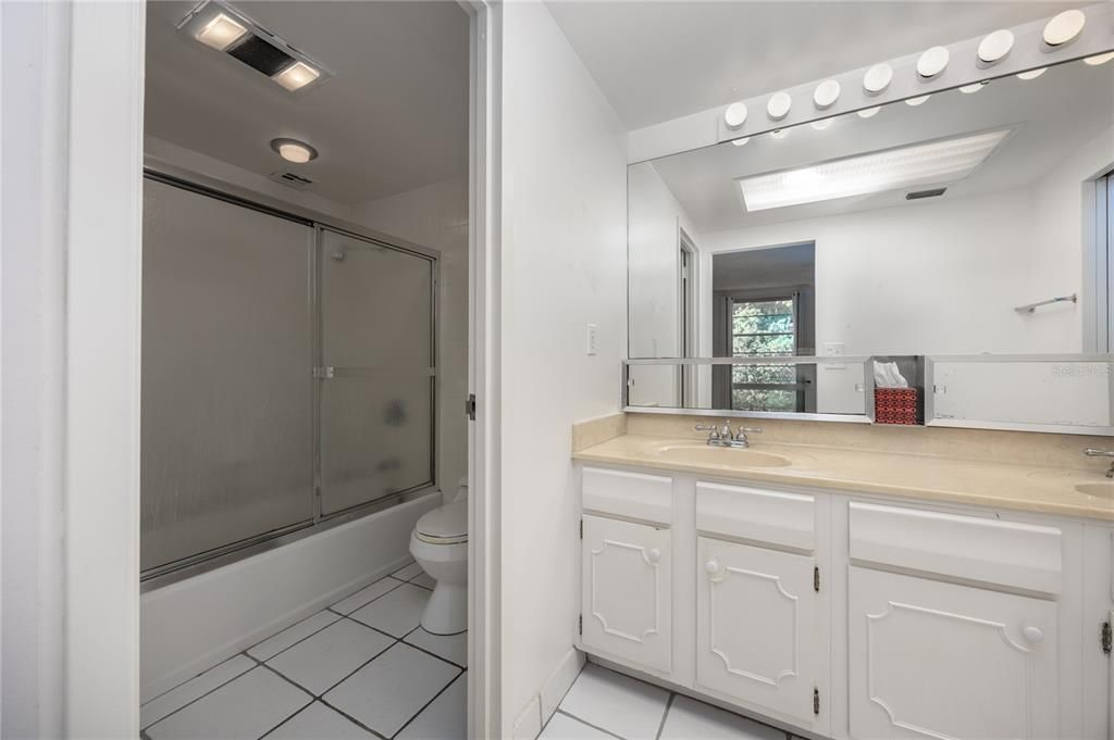 待售: $200,000 (3 贝兹, 2 浴室, 1558 平方英尺)