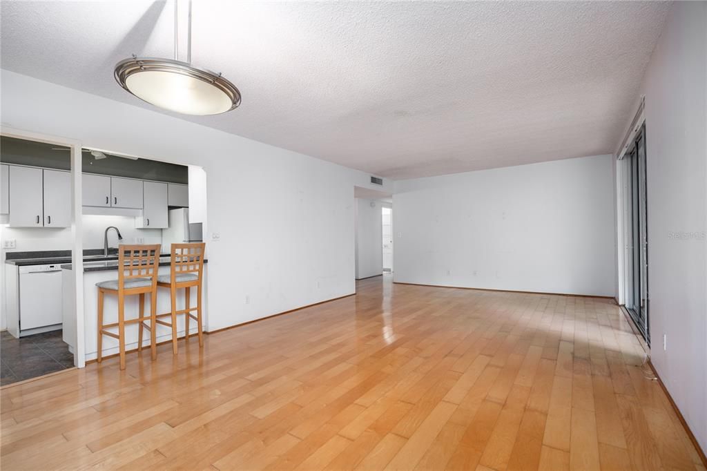 待售: $200,000 (3 贝兹, 2 浴室, 1558 平方英尺)