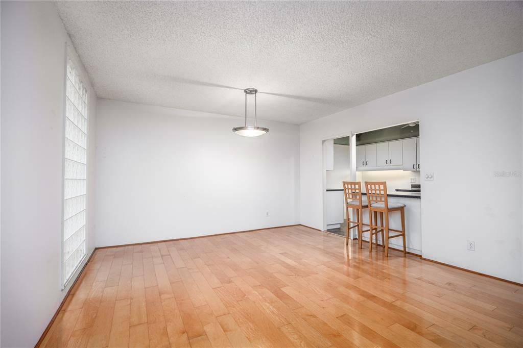 待售: $200,000 (3 贝兹, 2 浴室, 1558 平方英尺)