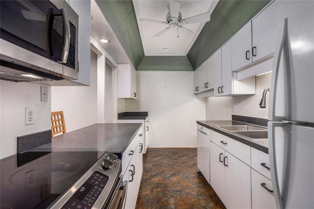 待售: $200,000 (3 贝兹, 2 浴室, 1558 平方英尺)