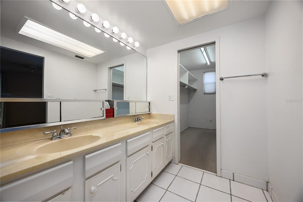 待售: $200,000 (3 贝兹, 2 浴室, 1558 平方英尺)