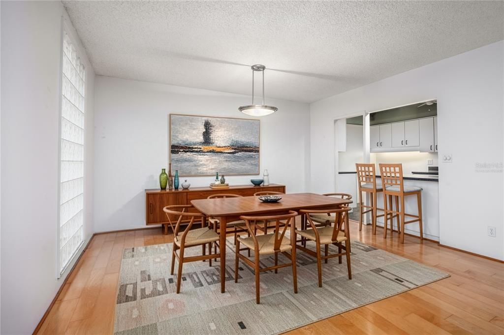 待售: $200,000 (3 贝兹, 2 浴室, 1558 平方英尺)