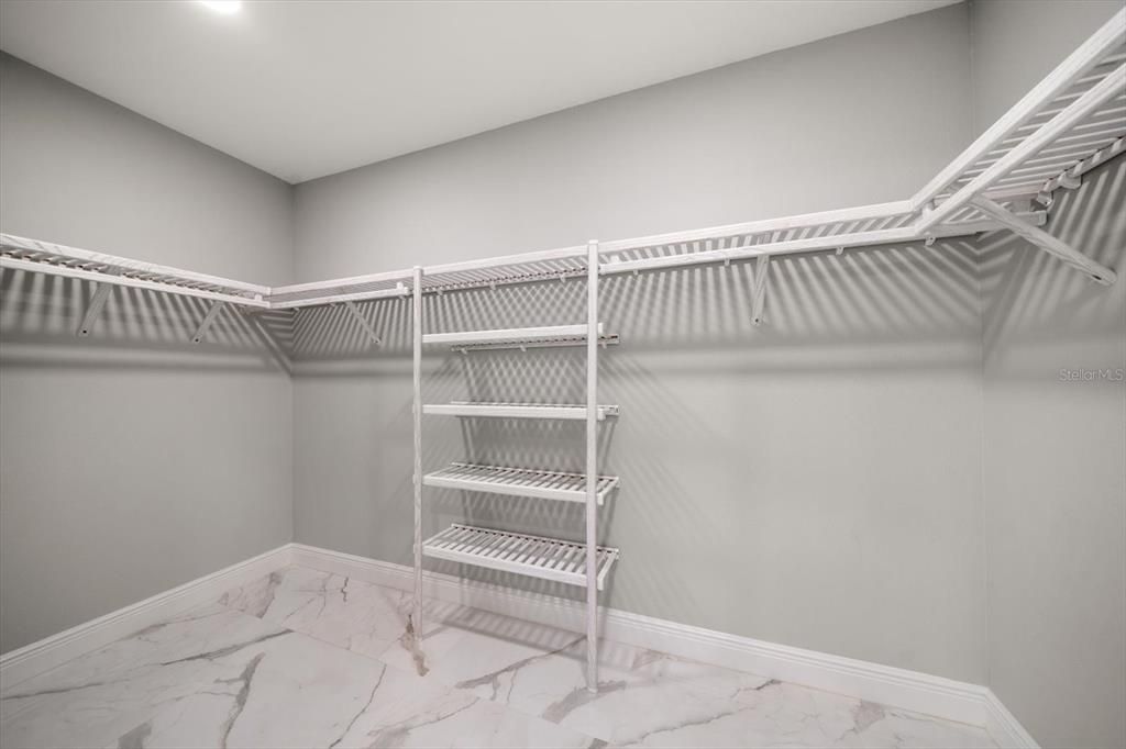 For Sale: $990,000 (3 beds, 2 baths, 1900 Square Feet)