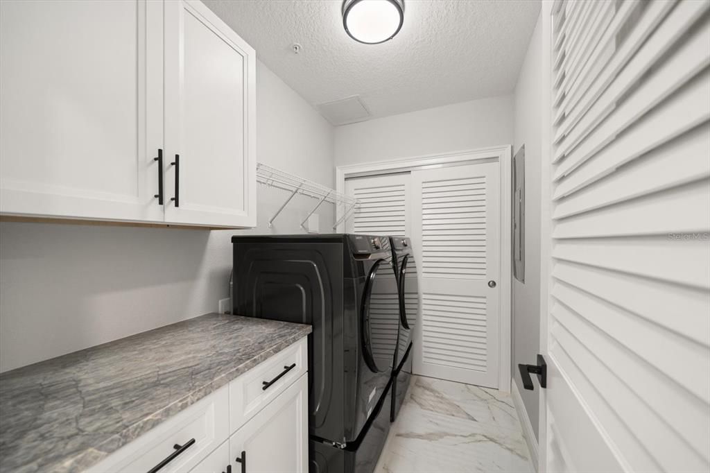 For Sale: $990,000 (3 beds, 2 baths, 1900 Square Feet)