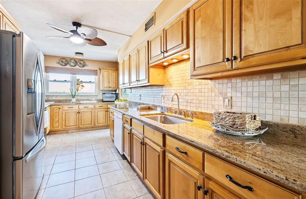 For Sale: $520,000 (2 beds, 2 baths, 2320 Square Feet)