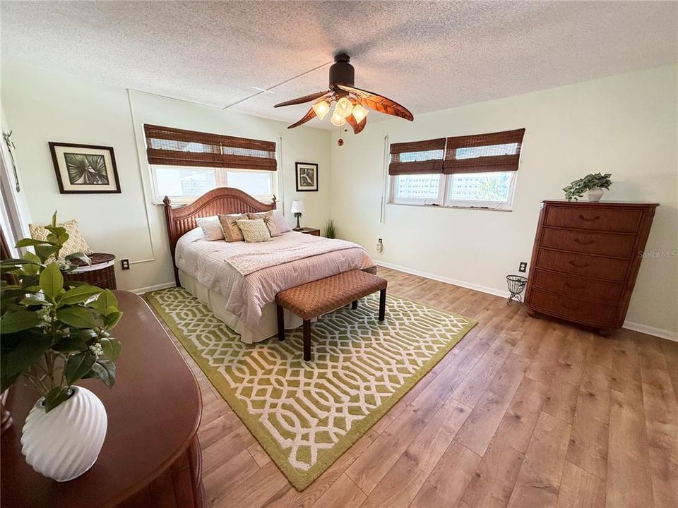 For Sale: $520,000 (2 beds, 2 baths, 2320 Square Feet)