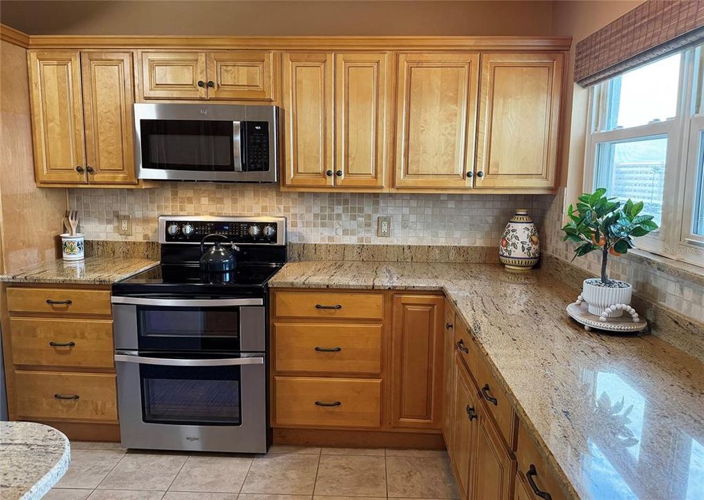 For Sale: $520,000 (2 beds, 2 baths, 2320 Square Feet)