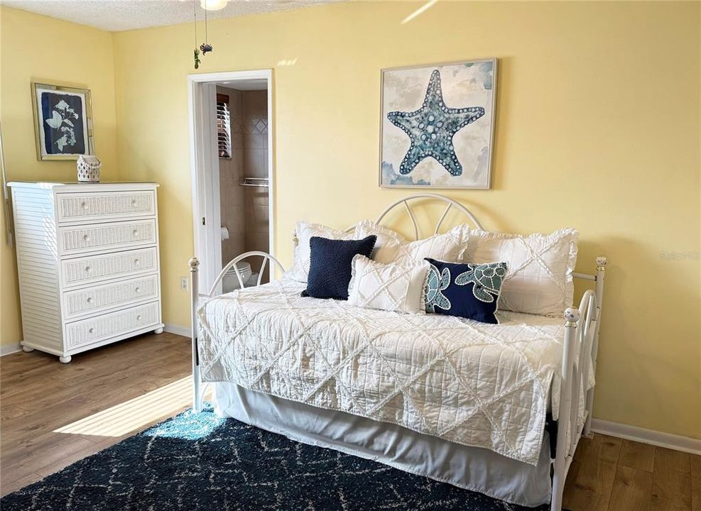 For Sale: $520,000 (2 beds, 2 baths, 2320 Square Feet)