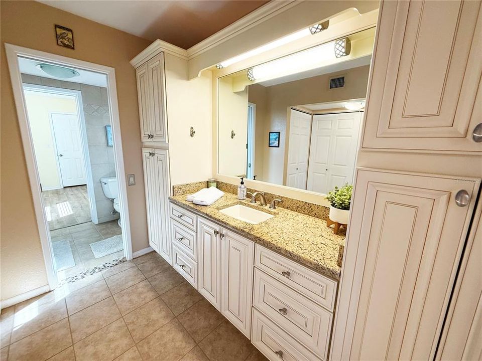 For Sale: $520,000 (2 beds, 2 baths, 2320 Square Feet)