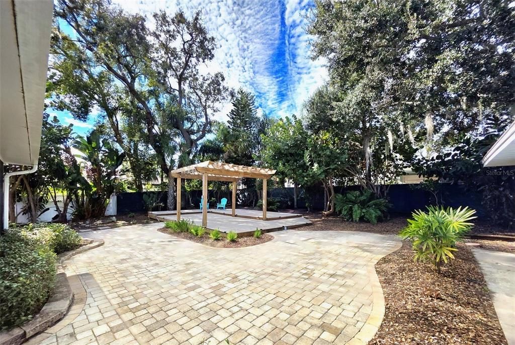 En Venta: $785,000 (3 camas, 3 baños, 2477 Pies cuadrados)