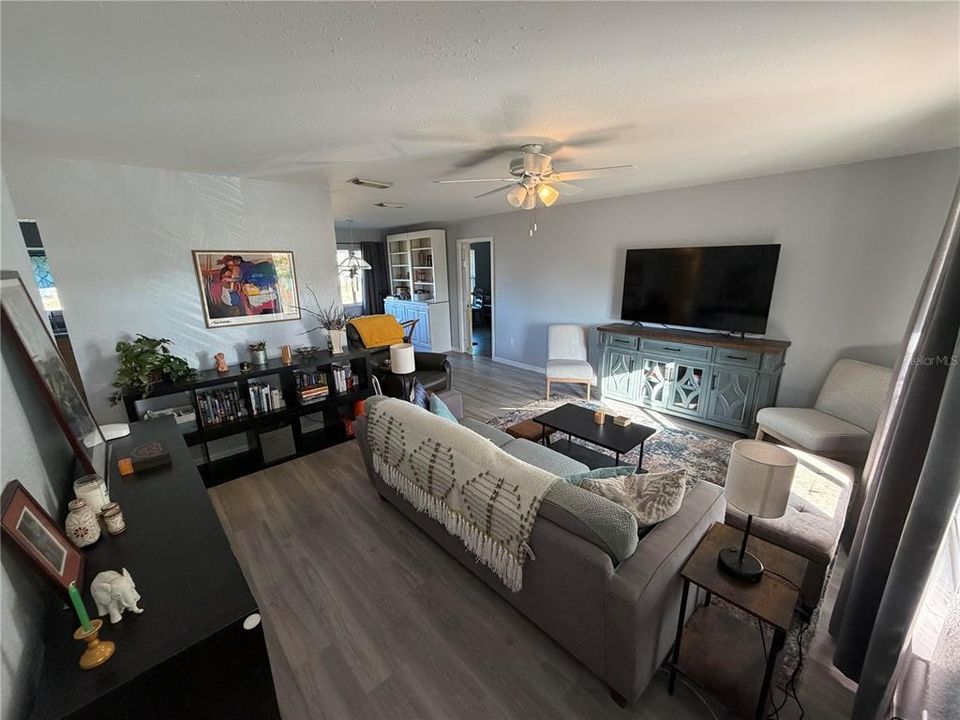 For Sale: $239,900 (3 beds, 2 baths, 1319 Square Feet)