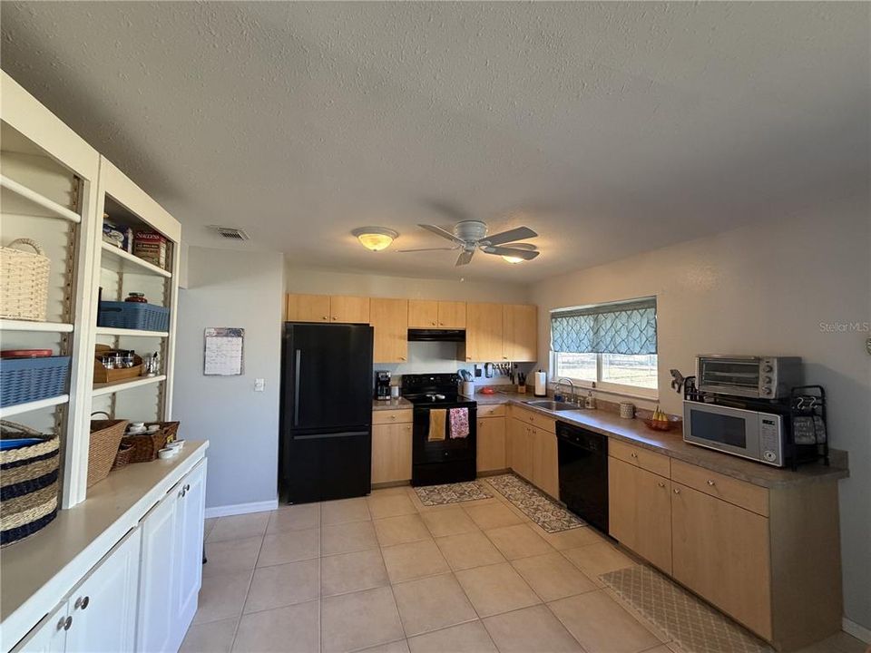 For Sale: $239,900 (3 beds, 2 baths, 1319 Square Feet)