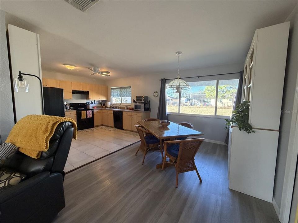 For Sale: $239,900 (3 beds, 2 baths, 1319 Square Feet)