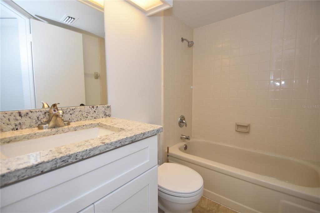 出租: $1,650 (2 贝兹, 2 浴室, 1098 平方英尺)