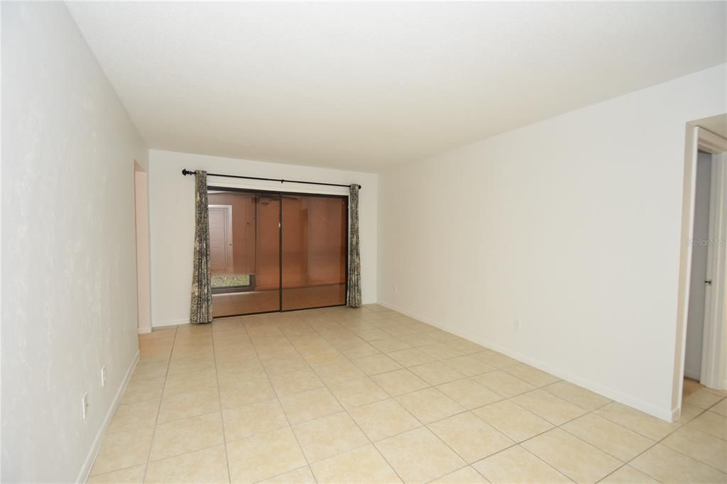 出租: $1,650 (2 贝兹, 2 浴室, 1098 平方英尺)