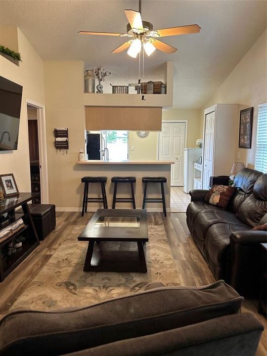 待售: $239,000 (3 贝兹, 2 浴室, 980 平方英尺)