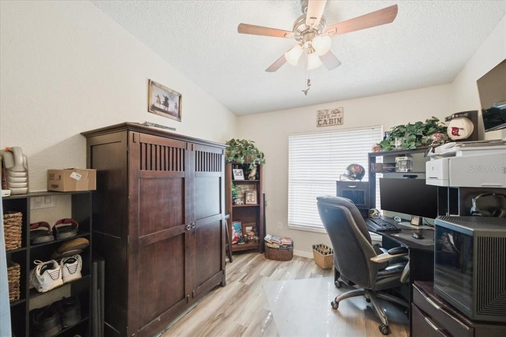 For Sale: $239,000 (3 beds, 2 baths, 980 Square Feet)