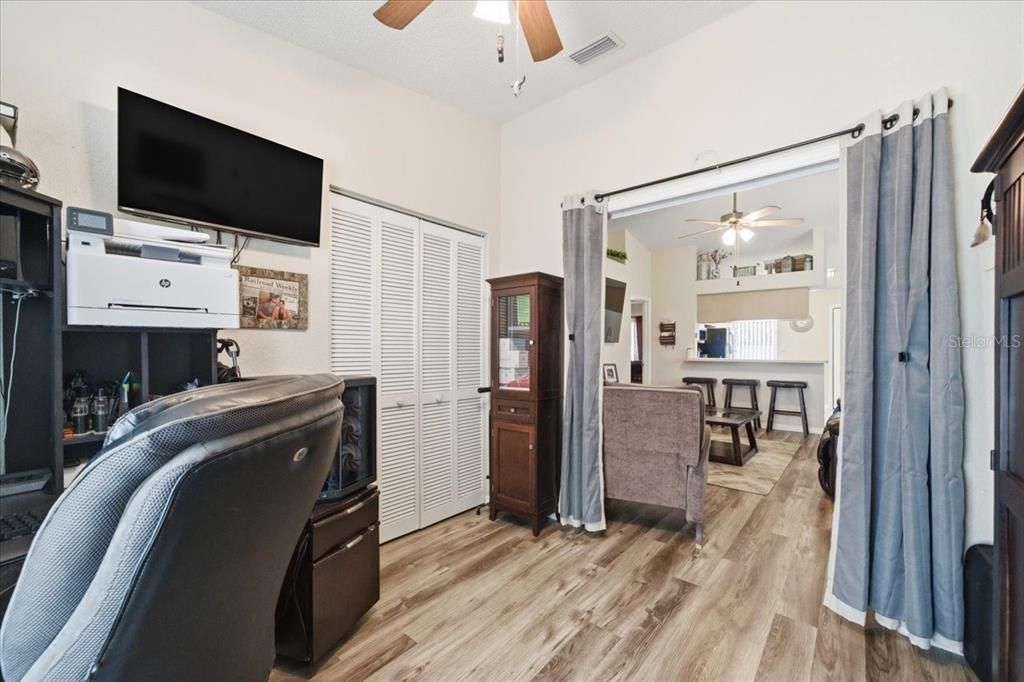 For Sale: $239,000 (3 beds, 2 baths, 980 Square Feet)