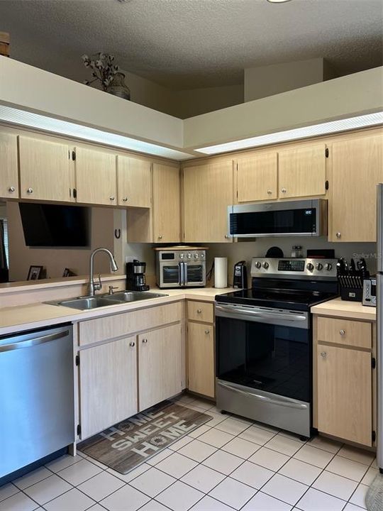 待售: $239,000 (3 贝兹, 2 浴室, 980 平方英尺)