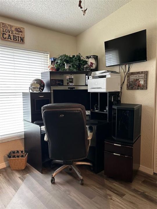 For Sale: $239,000 (3 beds, 2 baths, 980 Square Feet)