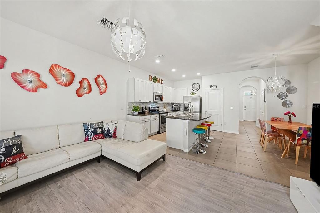 For Sale: $295,000 (3 beds, 2 baths, 1707 Square Feet)