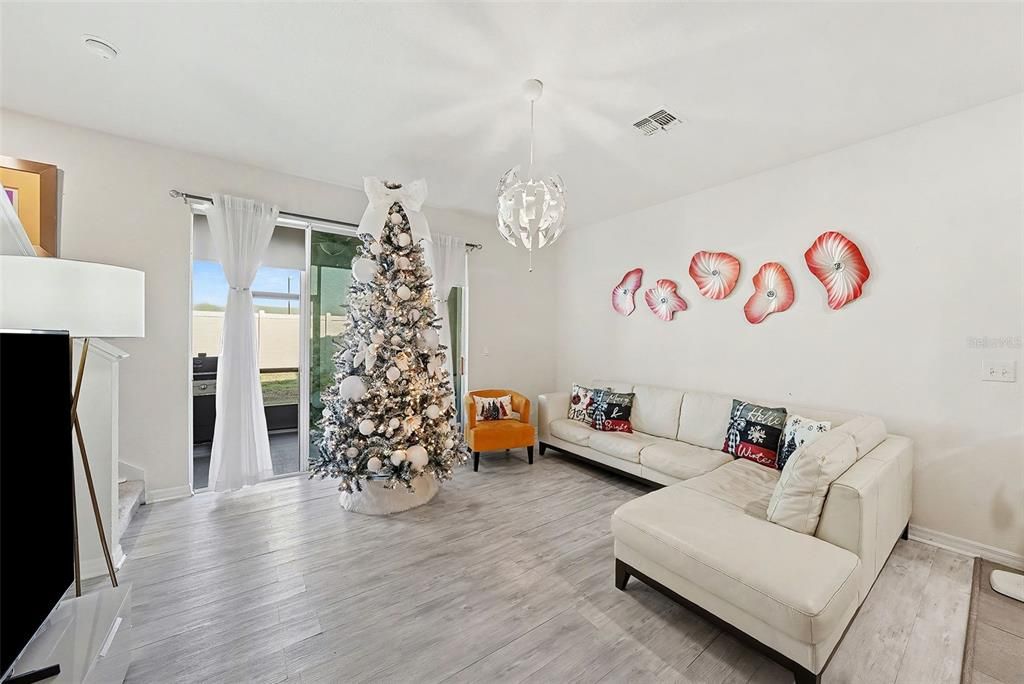 For Sale: $295,000 (3 beds, 2 baths, 1707 Square Feet)