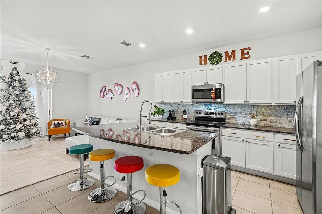 For Sale: $295,000 (3 beds, 2 baths, 1707 Square Feet)