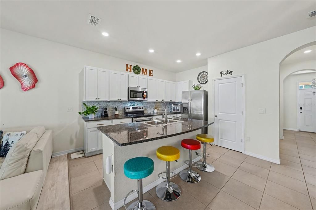 For Sale: $295,000 (3 beds, 2 baths, 1707 Square Feet)