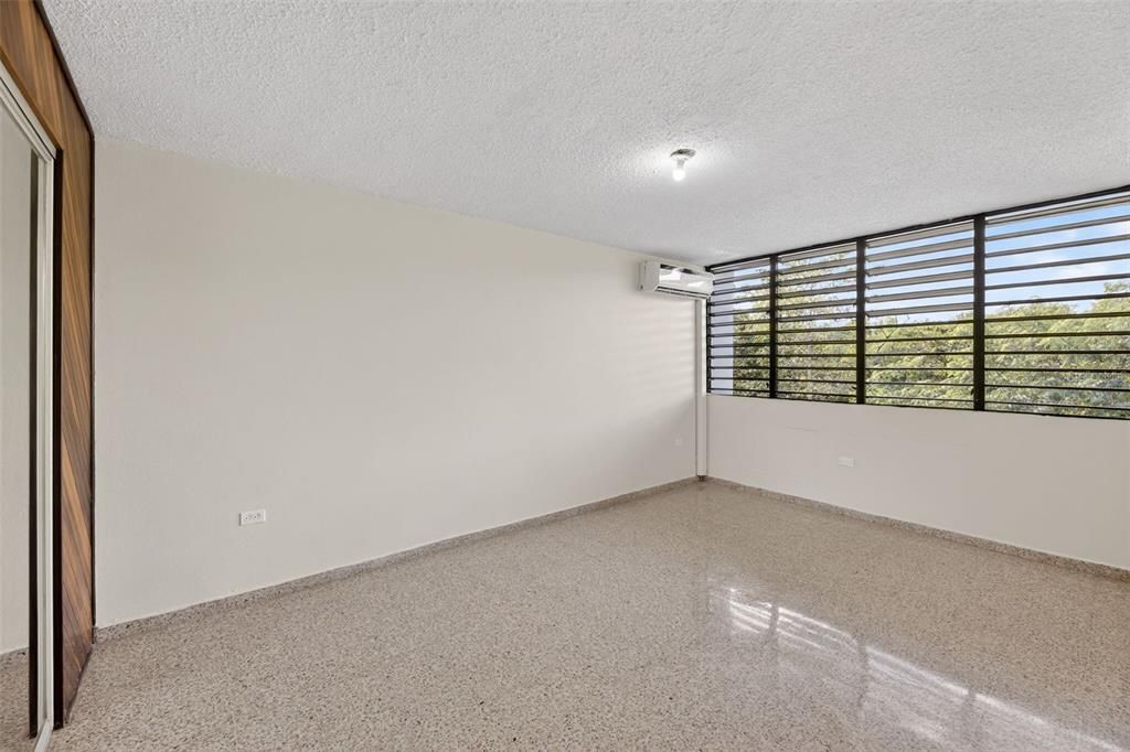 На продажу: $200,000 (2 спален, 1 ванн, 897.68 Квадратных фут)