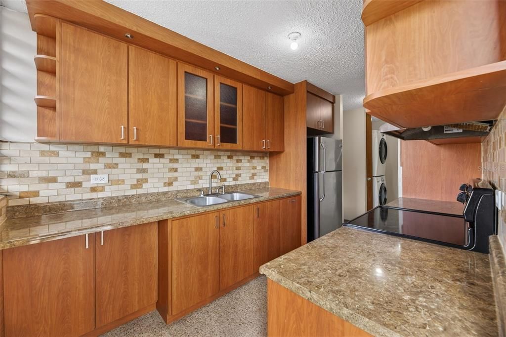 На продажу: $200,000 (2 спален, 1 ванн, 897.68 Квадратных фут)