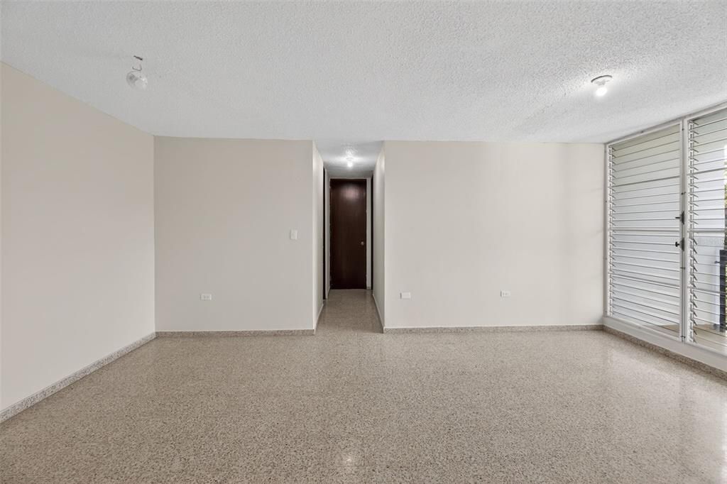 На продажу: $200,000 (2 спален, 1 ванн, 897.68 Квадратных фут)