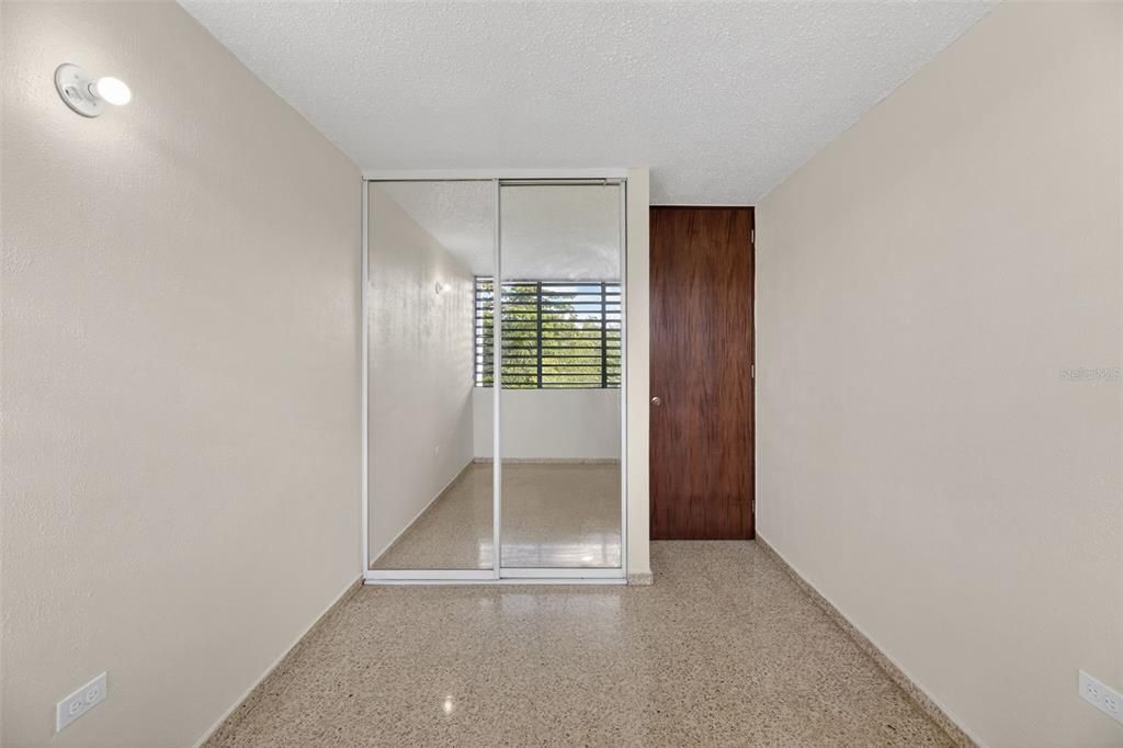 На продажу: $200,000 (2 спален, 1 ванн, 897.68 Квадратных фут)