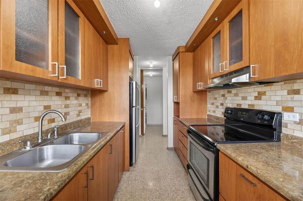 На продажу: $200,000 (2 спален, 1 ванн, 897.68 Квадратных фут)