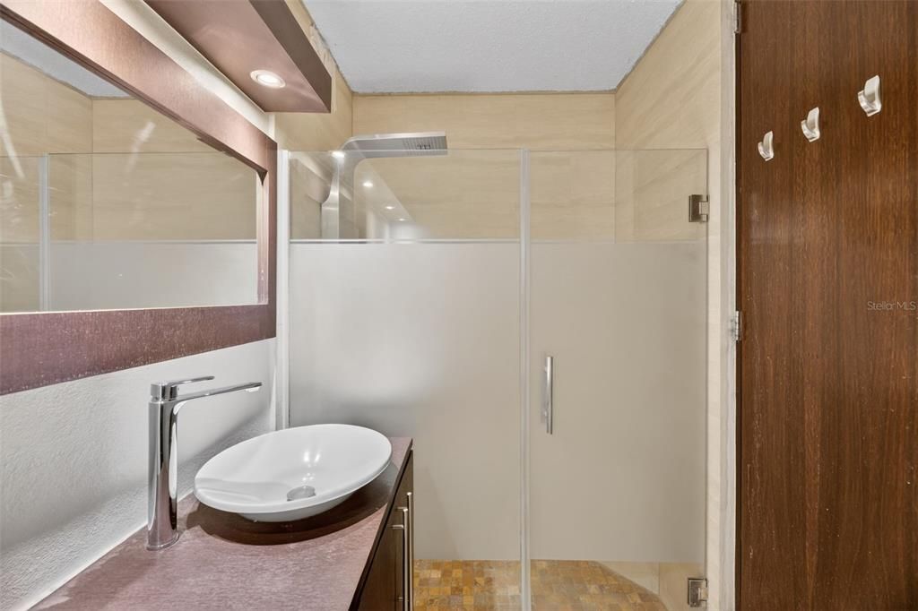 На продажу: $200,000 (2 спален, 1 ванн, 897.68 Квадратных фут)