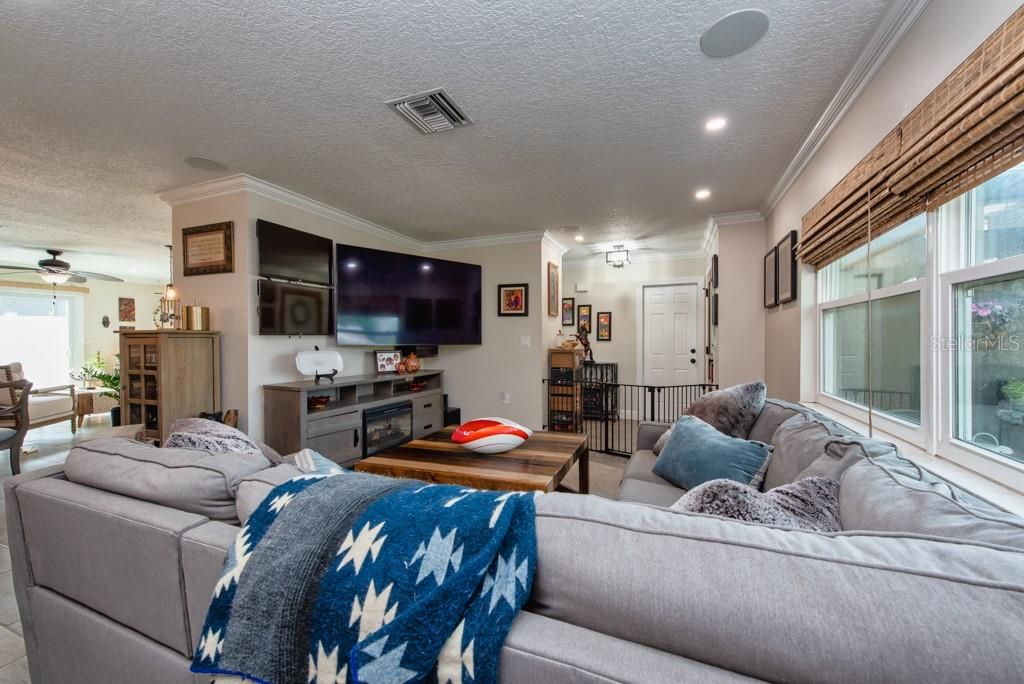 En Venta: $290,000 (3 camas, 2 baños, 1434 Pies cuadrados)