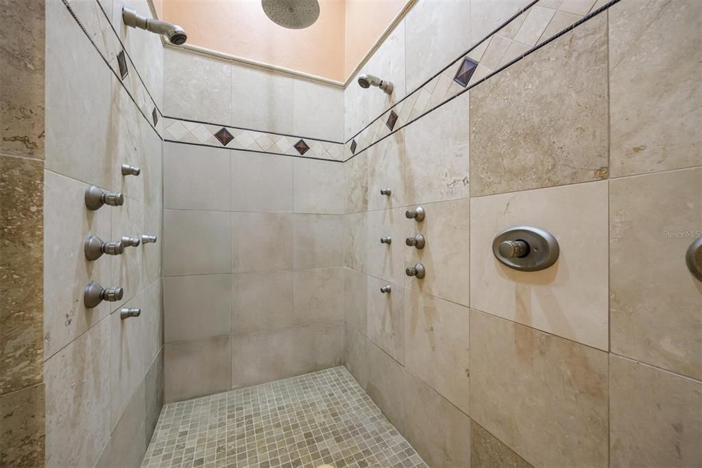 待售: $1,995,000 (5 贝兹, 5 浴室, 7136 平方英尺)