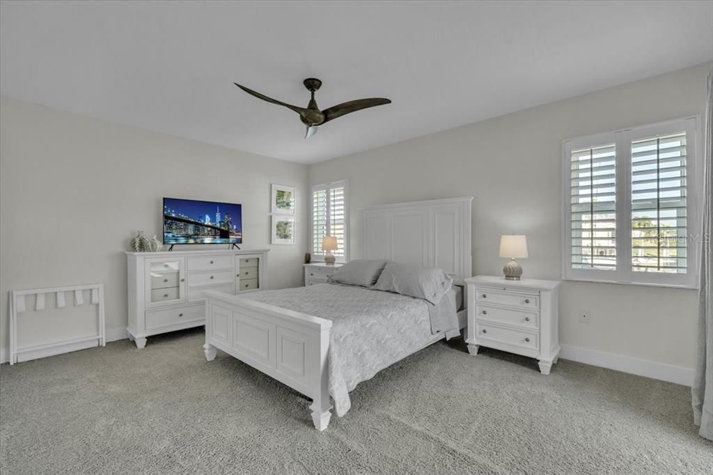 待售: $1,000,000 (3 贝兹, 2 浴室, 2439 平方英尺)