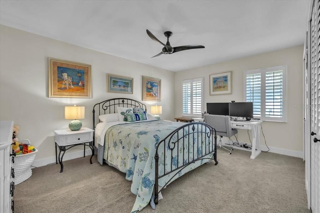 待售: $1,000,000 (3 贝兹, 2 浴室, 2439 平方英尺)