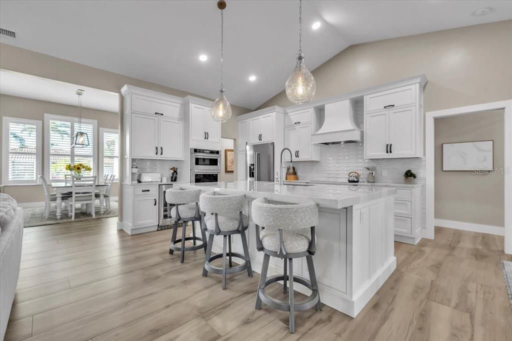 待售: $1,000,000 (3 贝兹, 2 浴室, 2439 平方英尺)