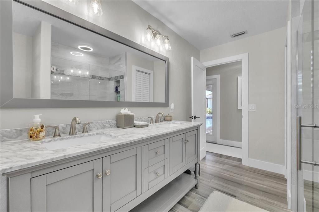 待售: $1,000,000 (3 贝兹, 2 浴室, 2439 平方英尺)