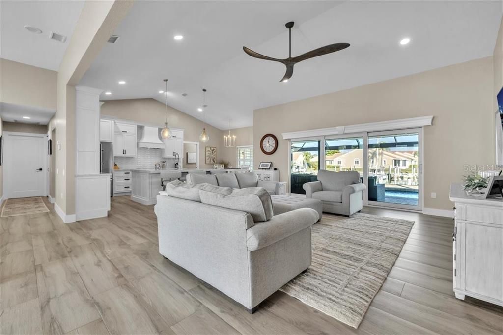 待售: $1,000,000 (3 贝兹, 2 浴室, 2439 平方英尺)