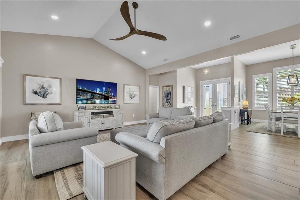 待售: $1,000,000 (3 贝兹, 2 浴室, 2439 平方英尺)